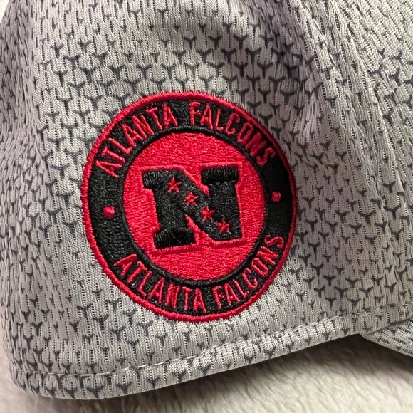 New Era Atlanta Falcons 39THIRTY Hat NFL On-Field Training Camp Cap - L/XL, NWT - Picture 3 of 6